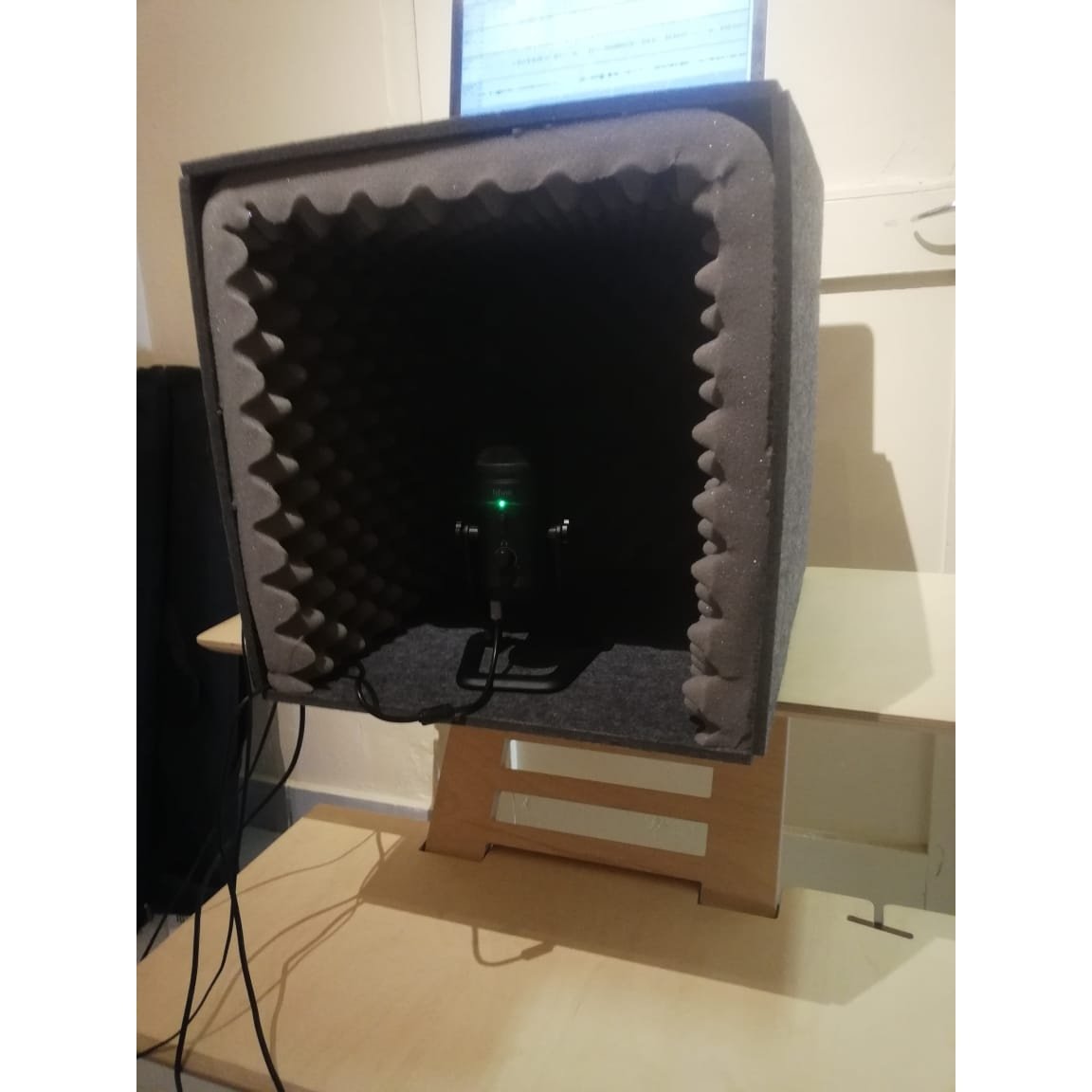 Portable, Acoustic vocal audio recording and isolation booth